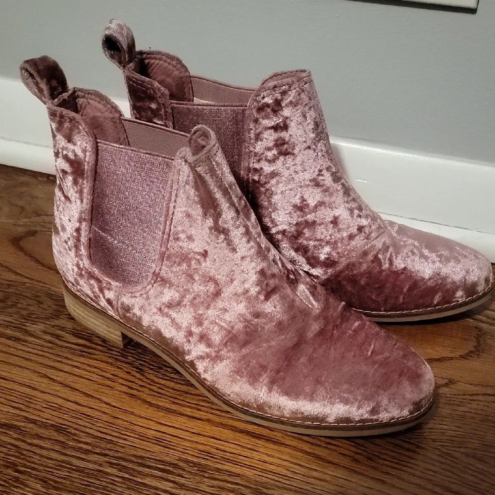 Toms Velvet Ankle Booties in Mauve - Picture 1 of 4